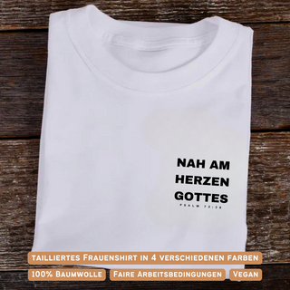 Nah am Herzen Gottes Frauen Shirt